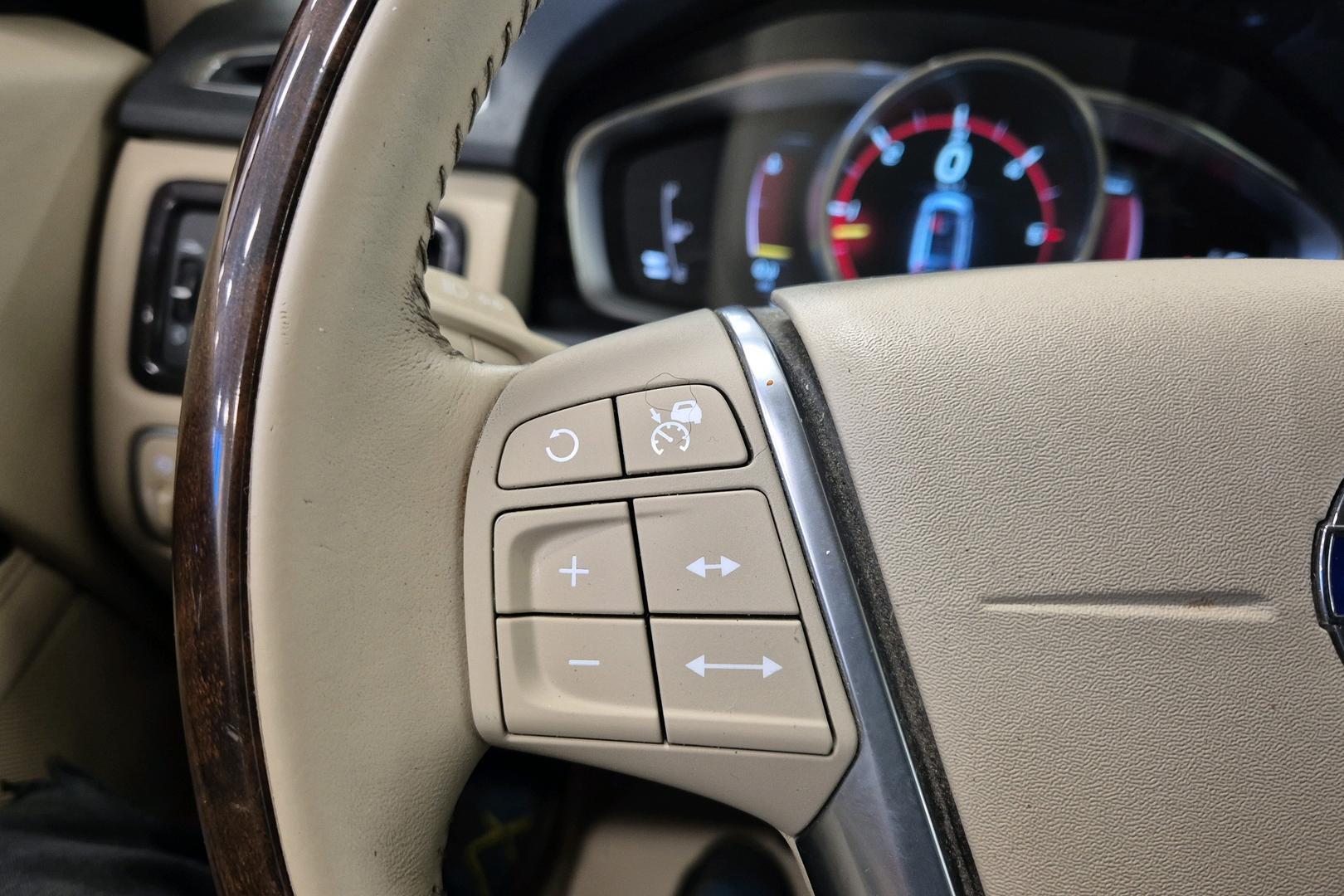 VOLVO XC70 19