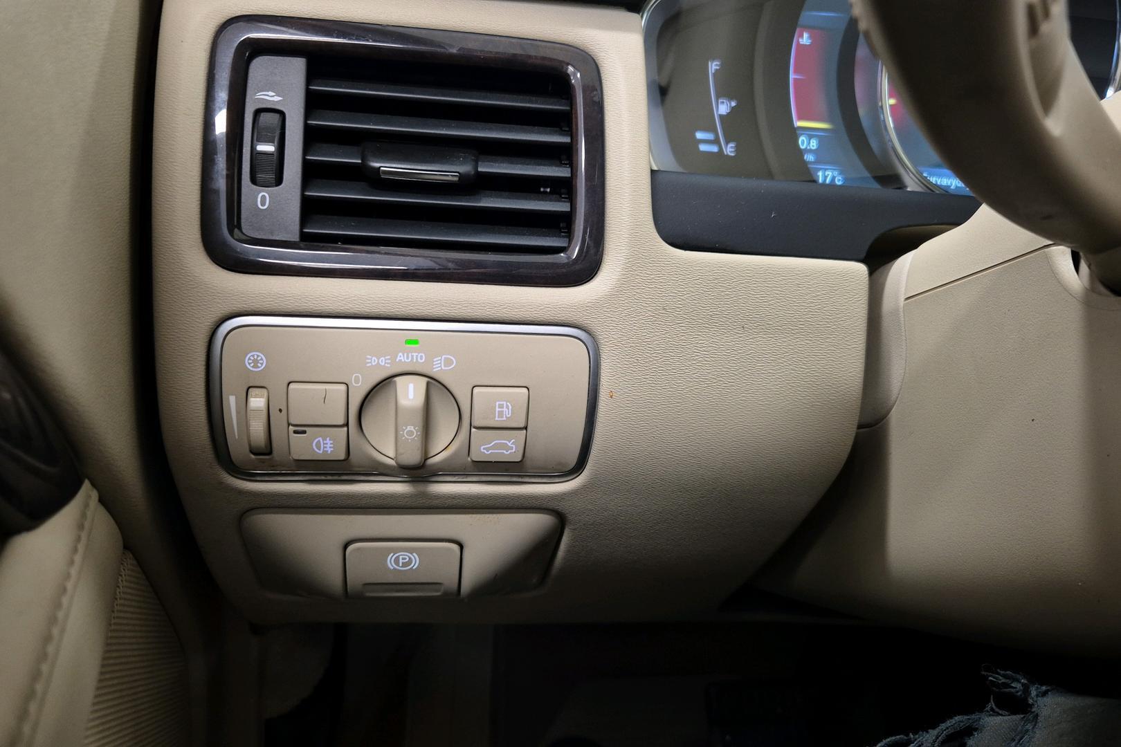 VOLVO XC70 21