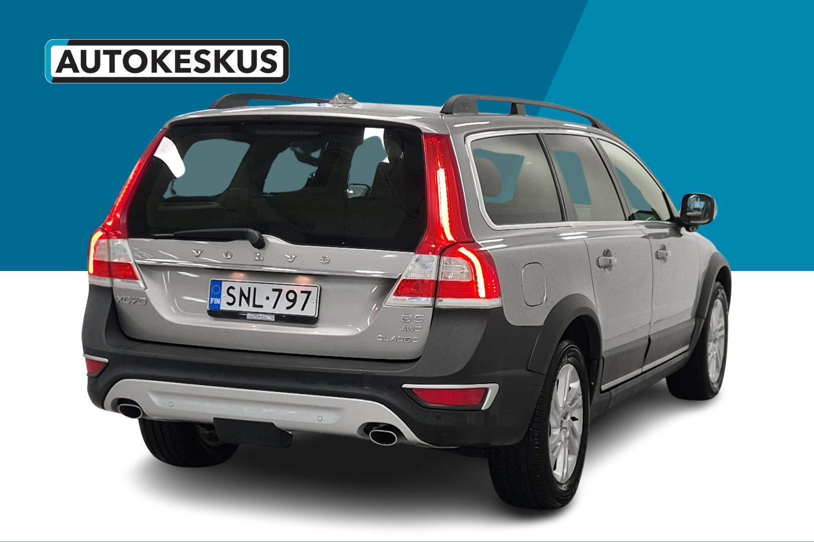 VOLVO XC70 5