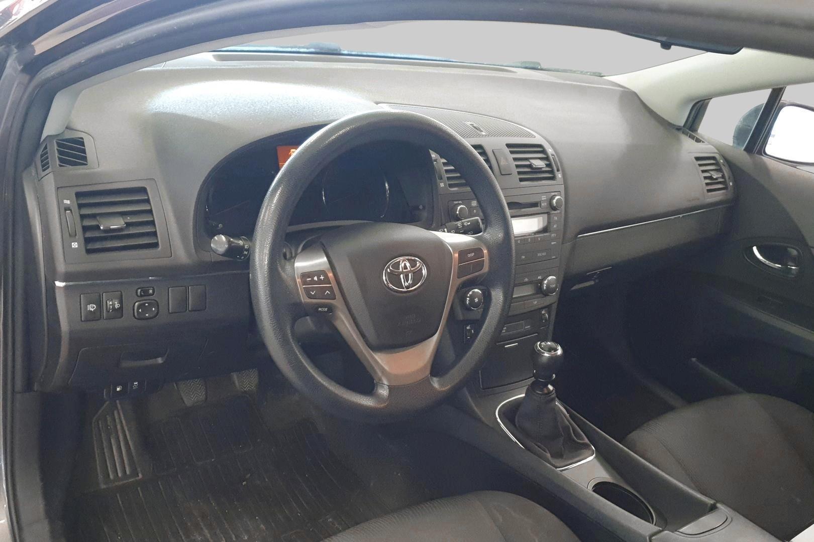 TOYOTA Avensis 2010