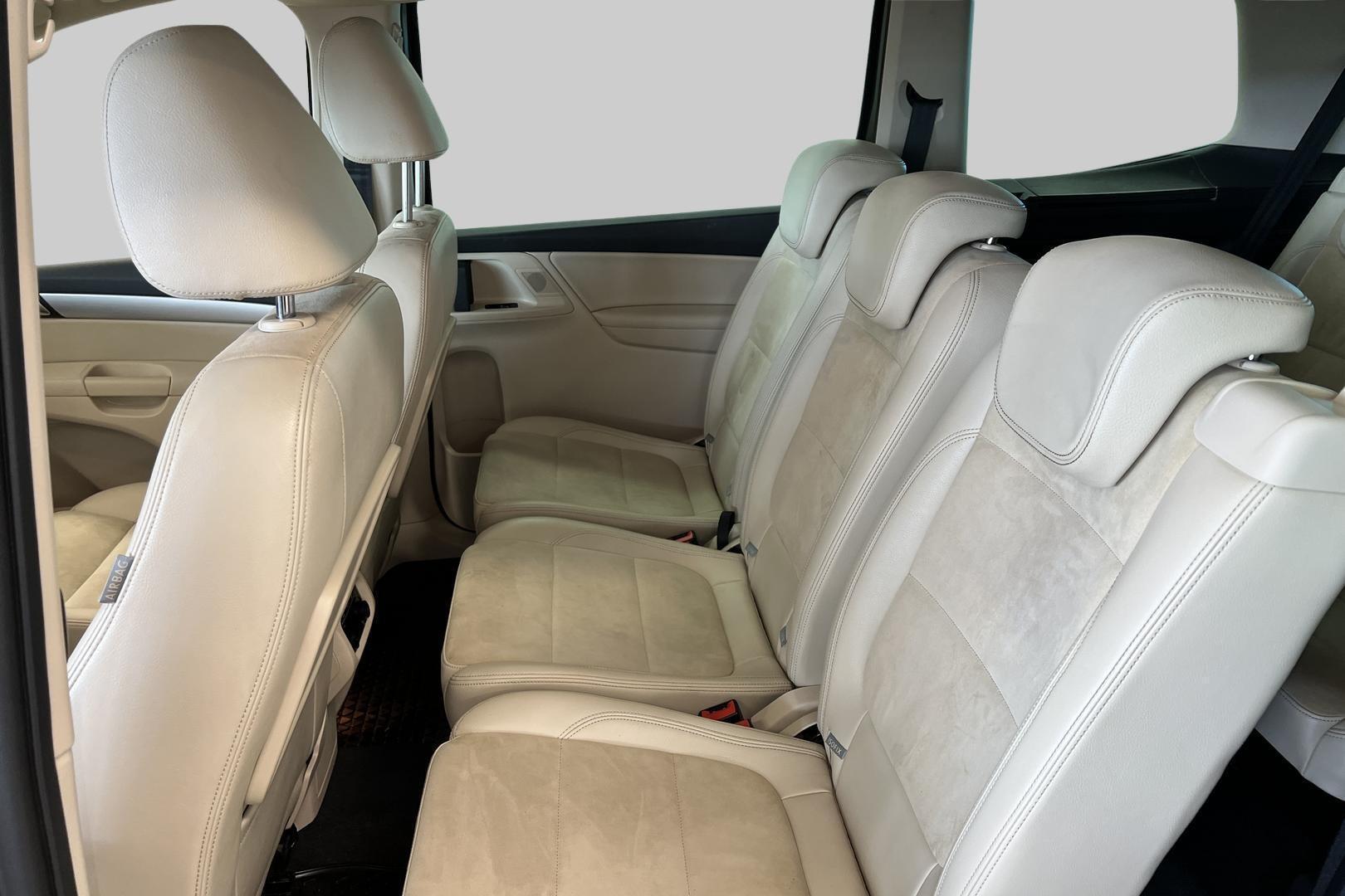 VOLKSWAGEN Sharan 2011