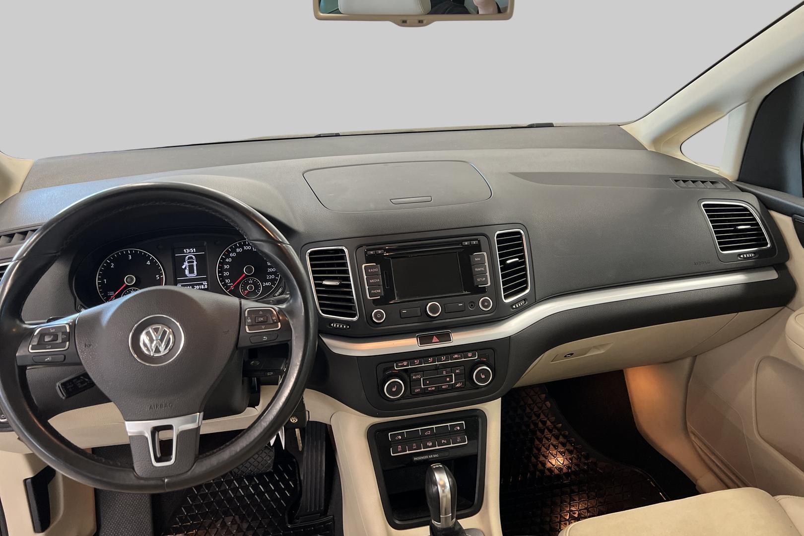 VOLKSWAGEN Sharan 2011