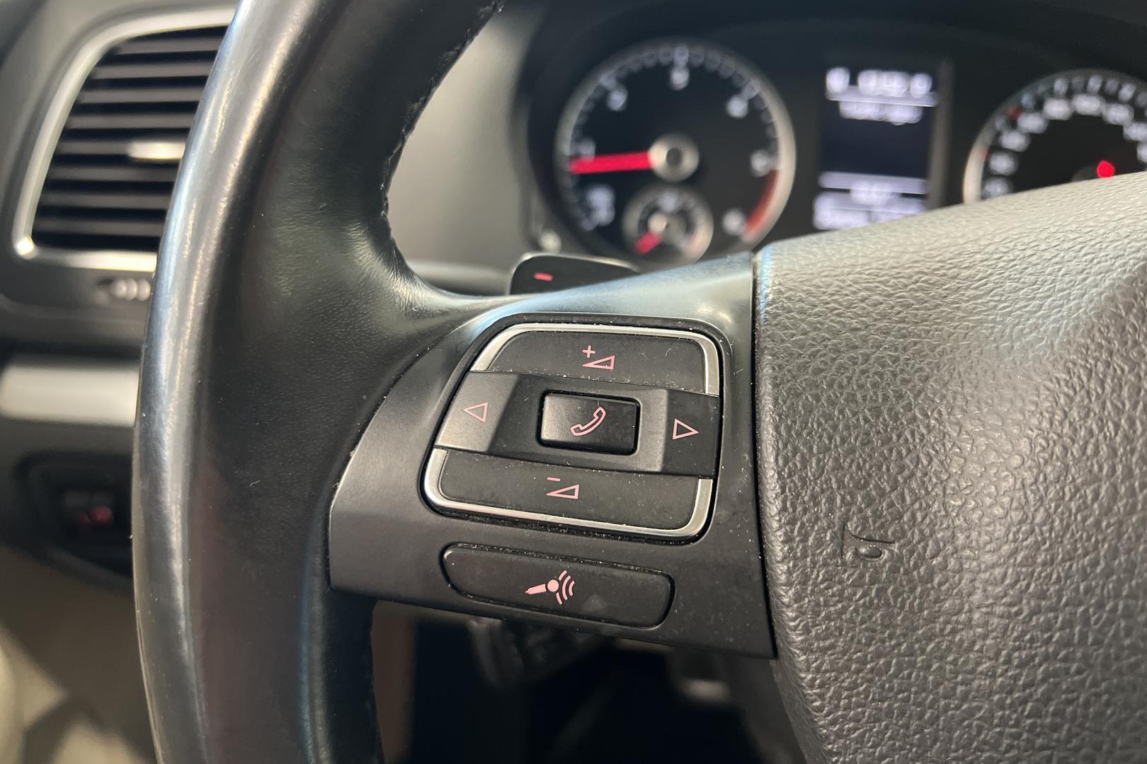 VOLKSWAGEN Sharan 2011