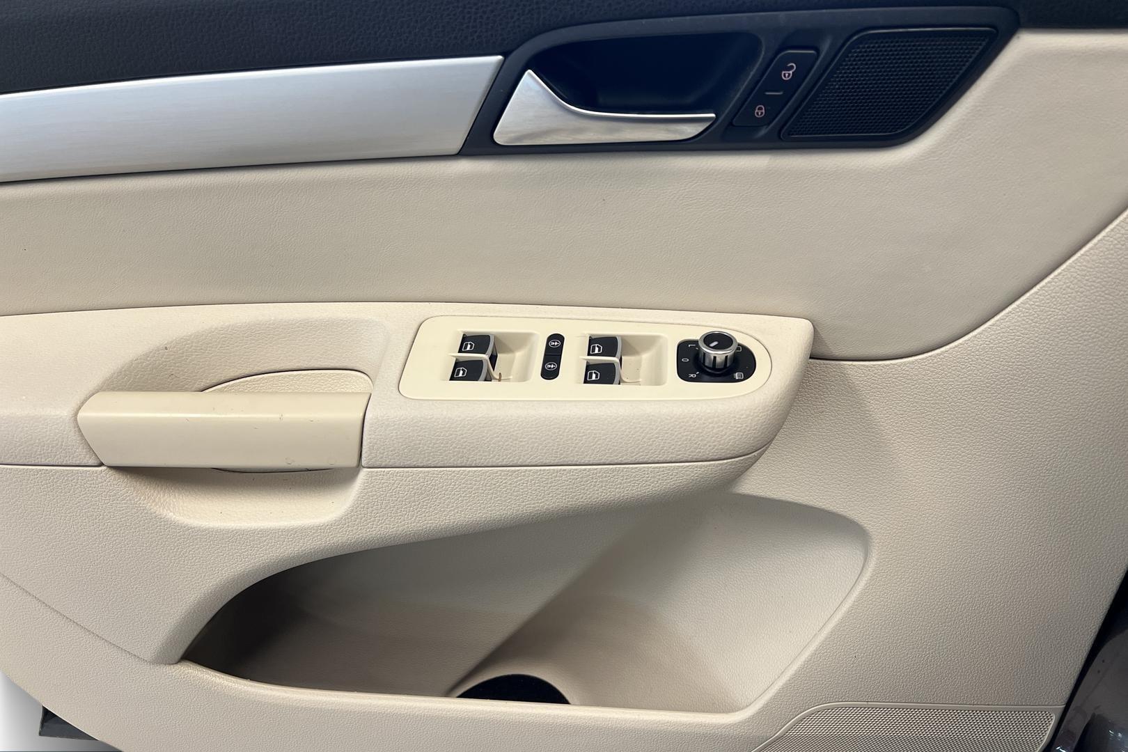 VOLKSWAGEN Sharan 2011