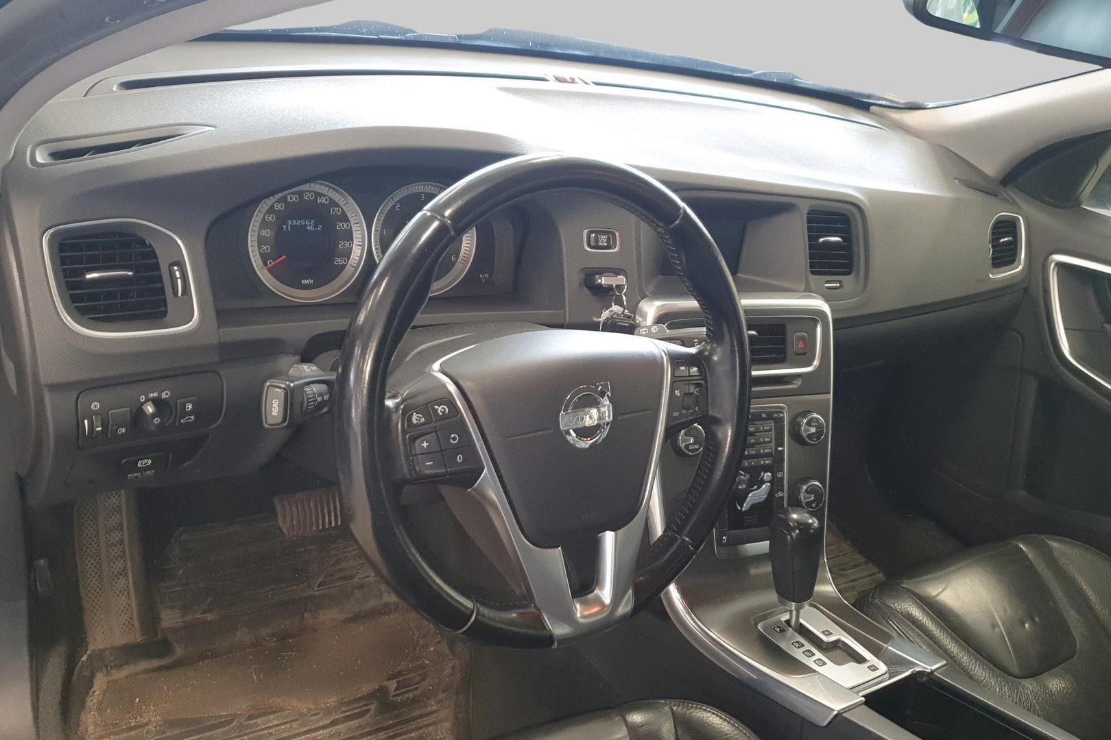 VOLVO V60 2012