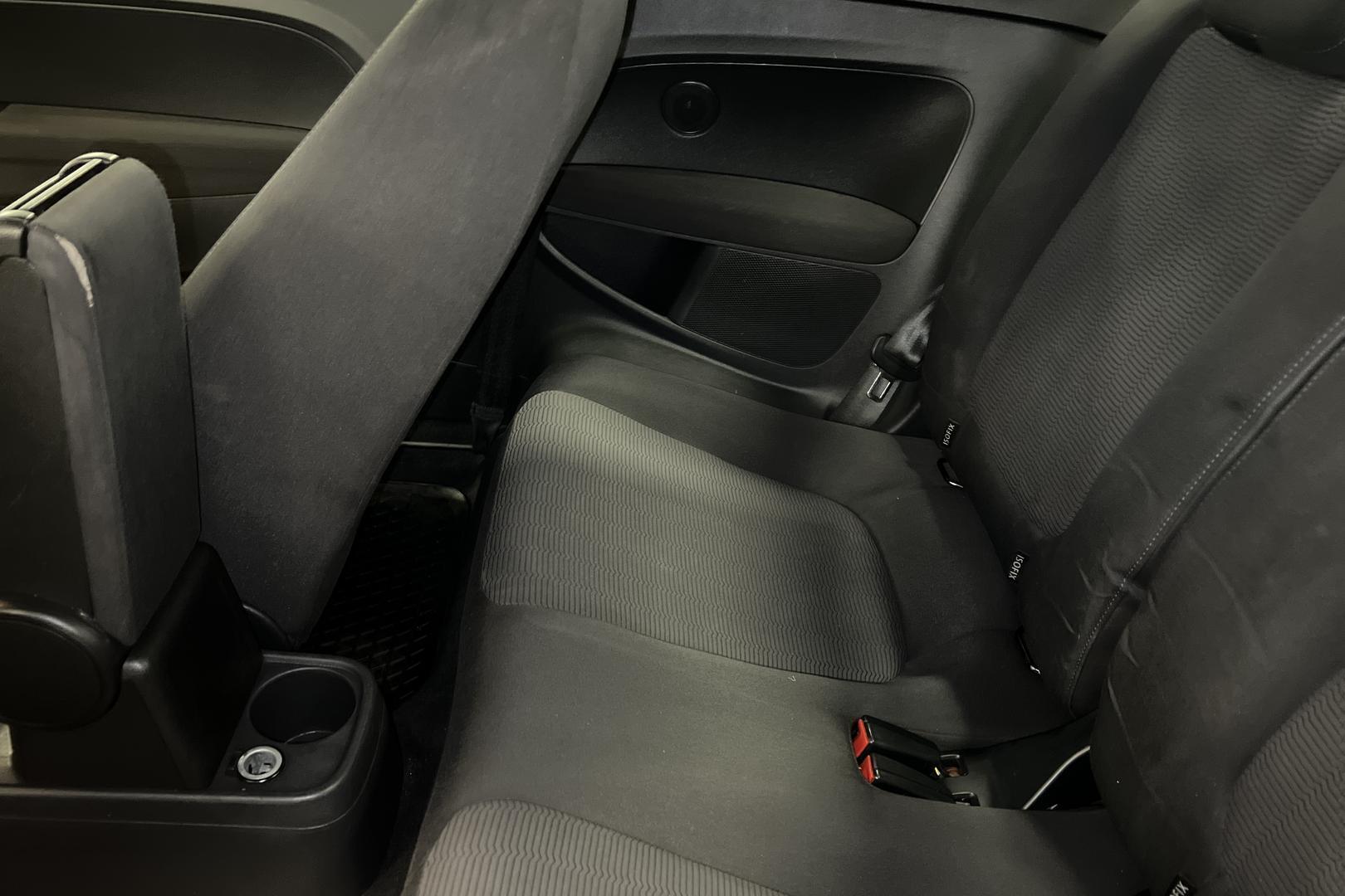 VOLKSWAGEN Beetle 2012