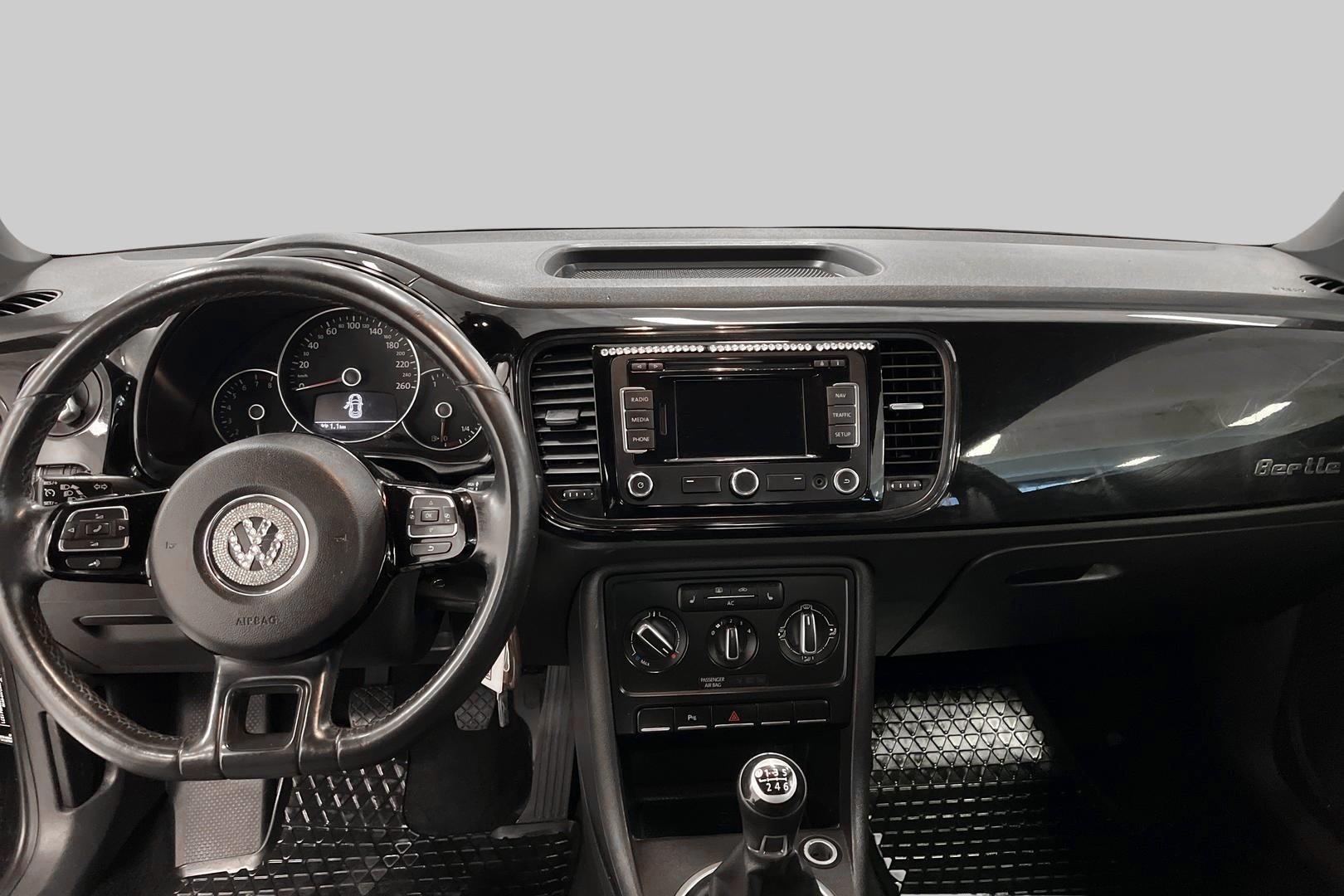 VOLKSWAGEN Beetle 2012