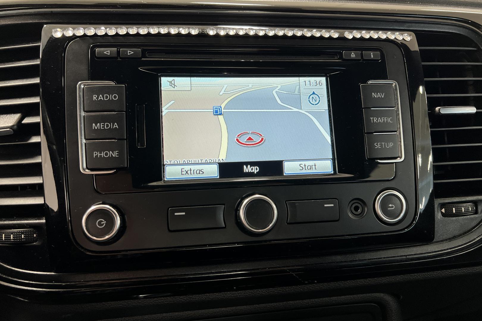 VOLKSWAGEN Beetle 2012