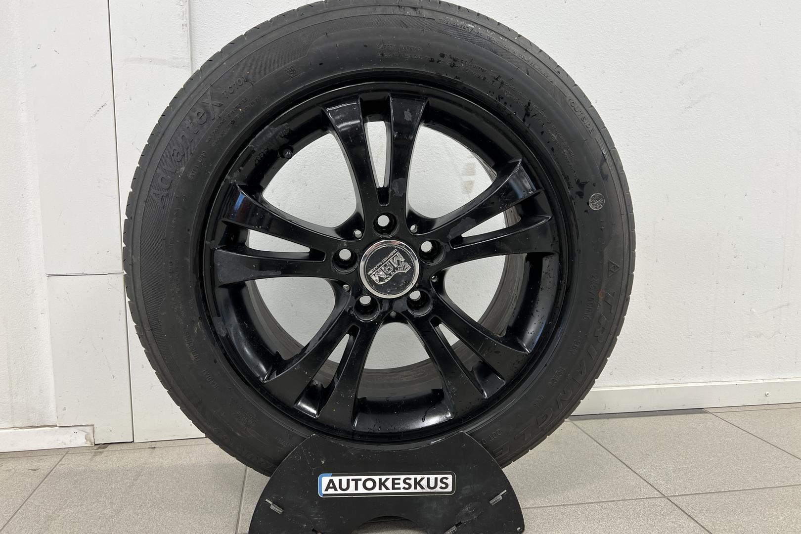 VOLKSWAGEN Beetle 2012