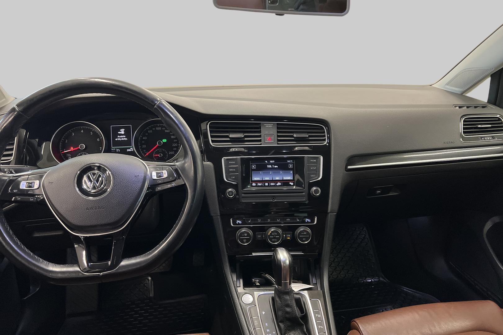 VOLKSWAGEN Golf 2015
