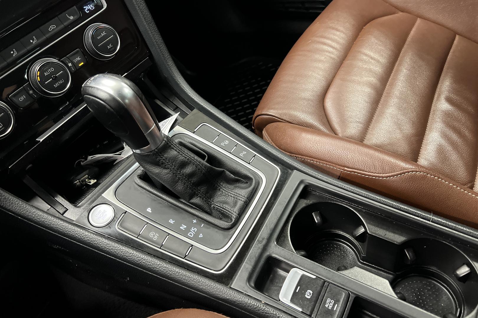VOLKSWAGEN Golf 2015