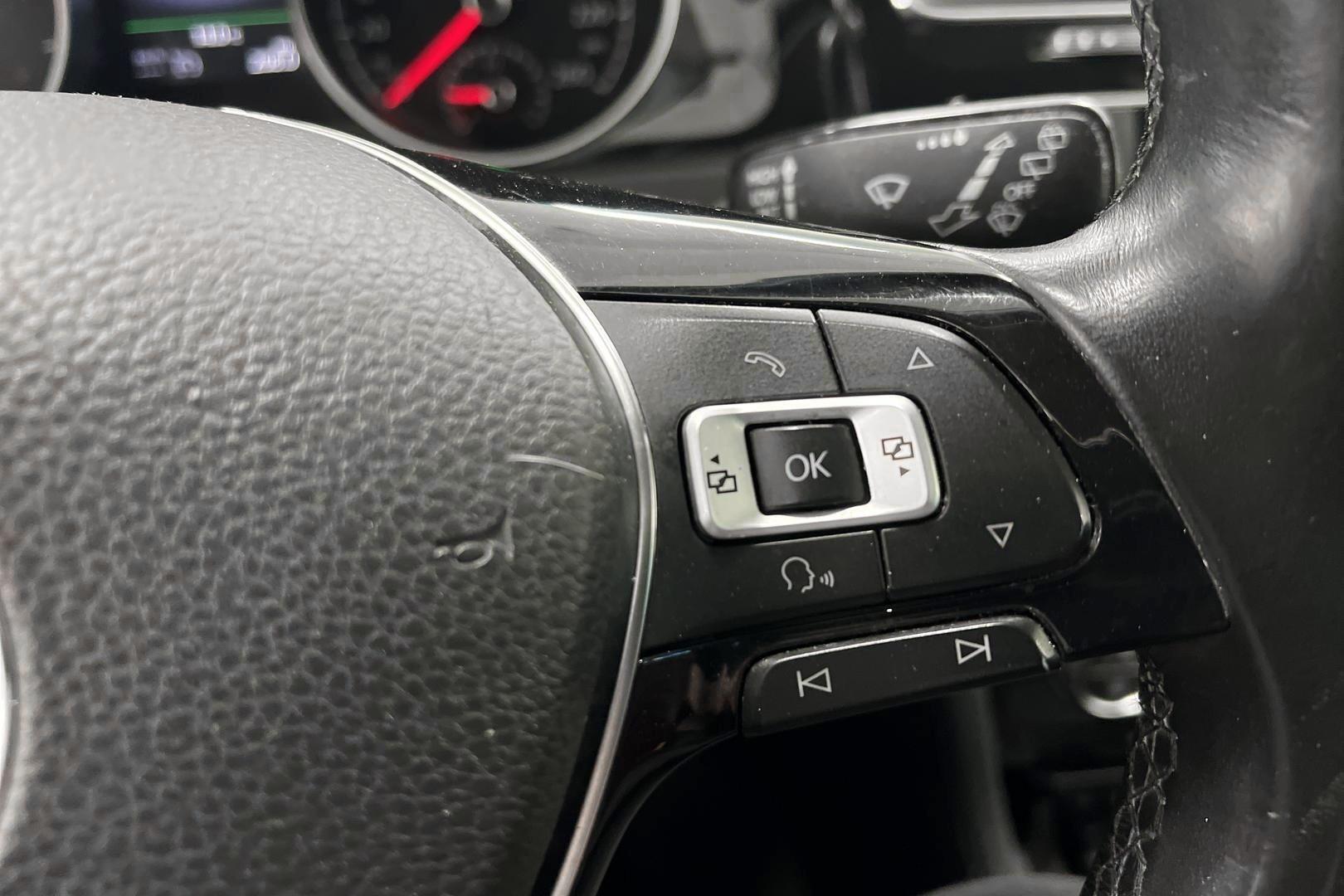 VOLKSWAGEN Golf 2015