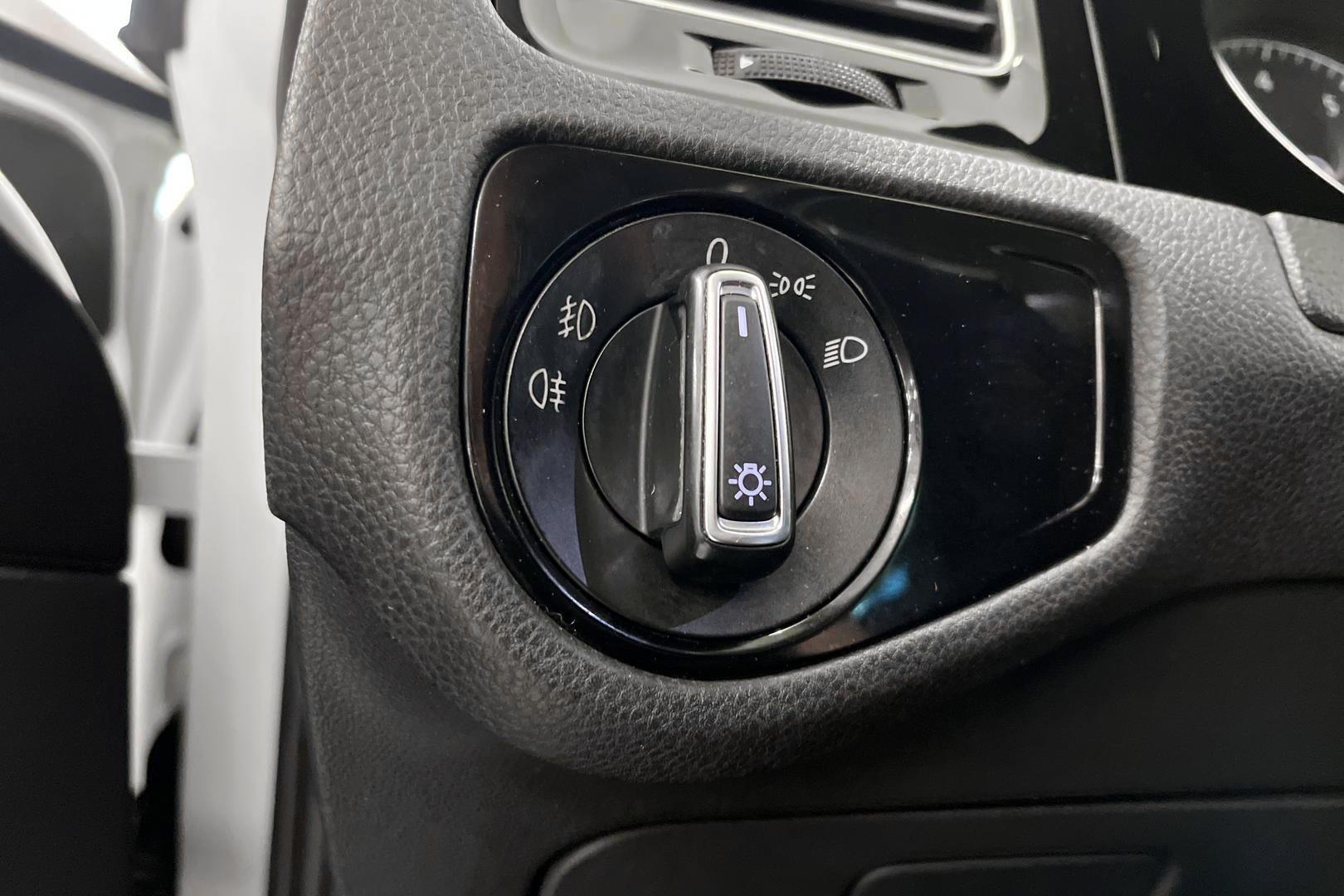 VOLKSWAGEN Golf 2015