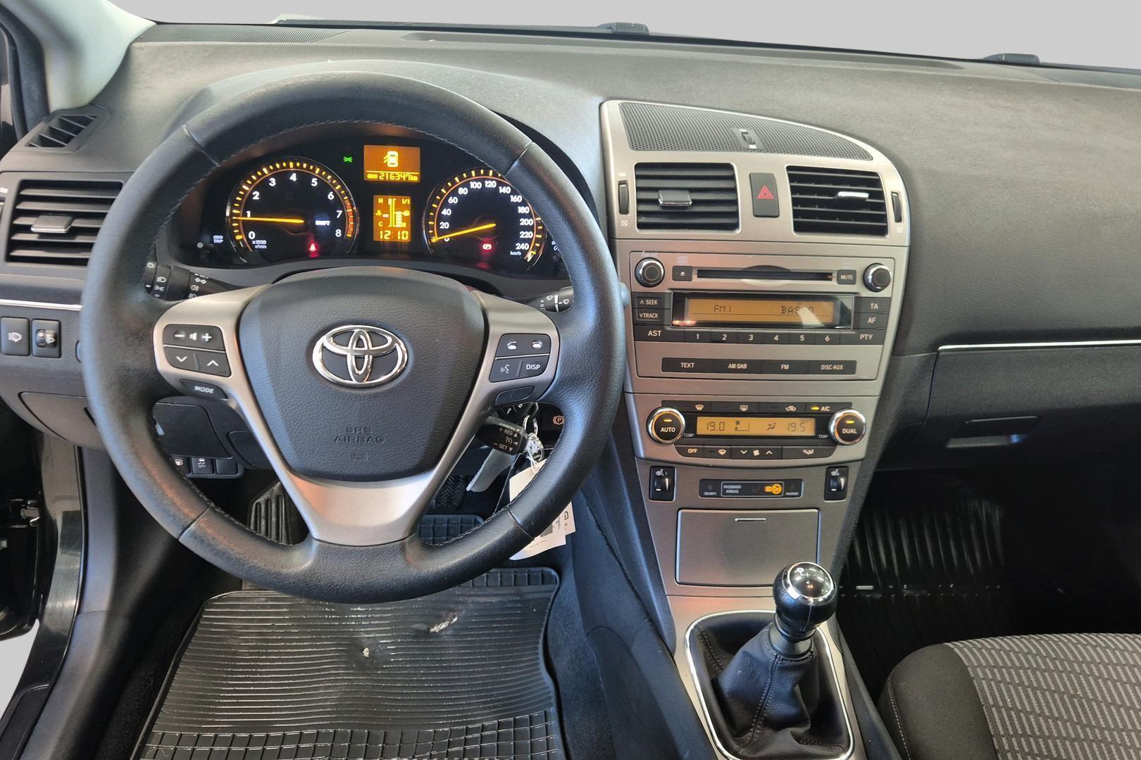 TOYOTA Avensis 2011