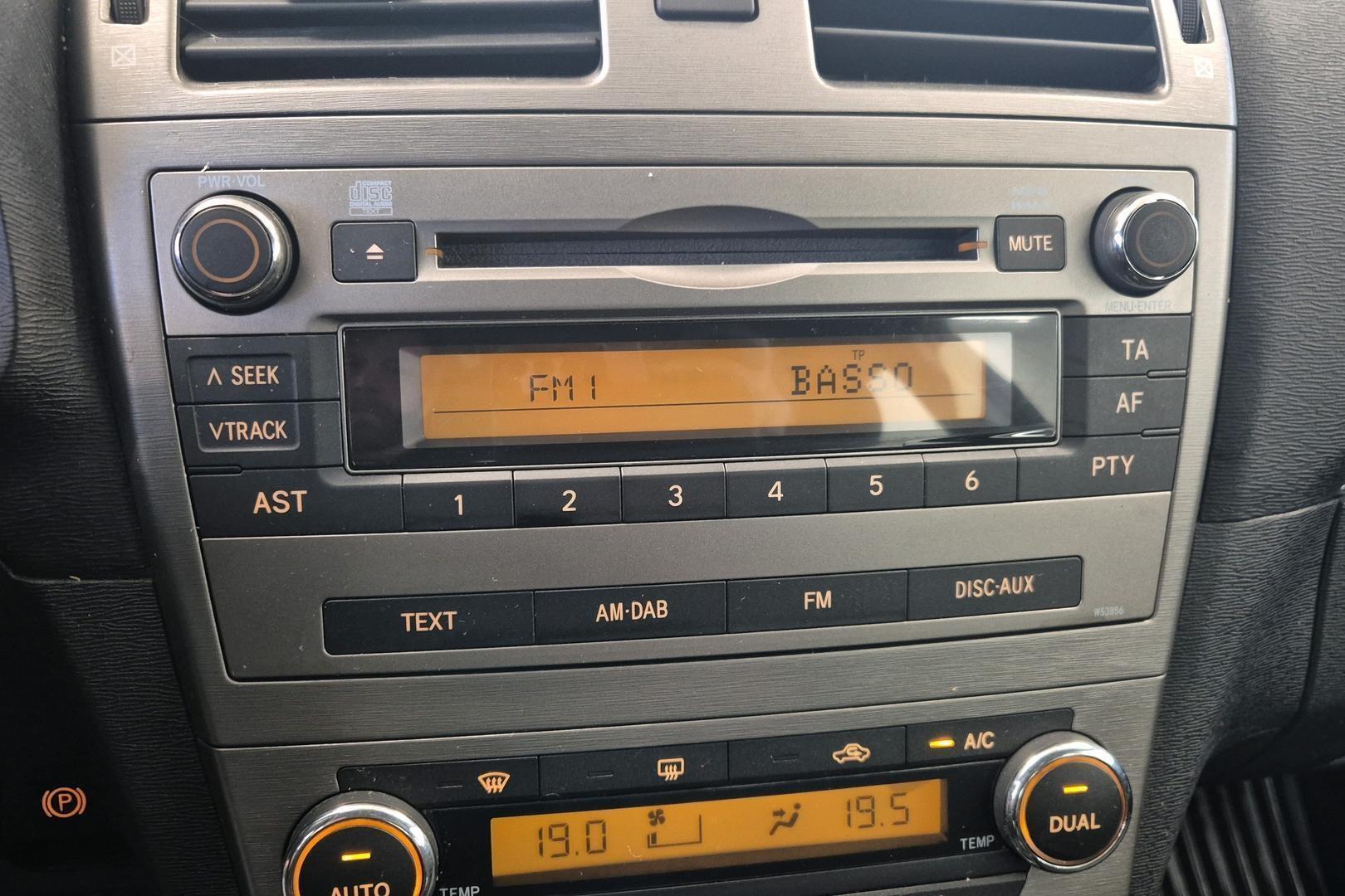 TOYOTA Avensis 2011