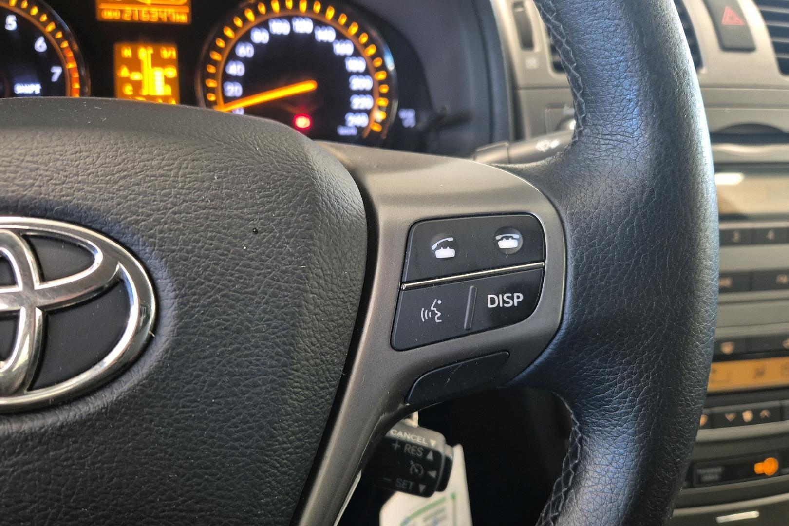 TOYOTA Avensis 2011
