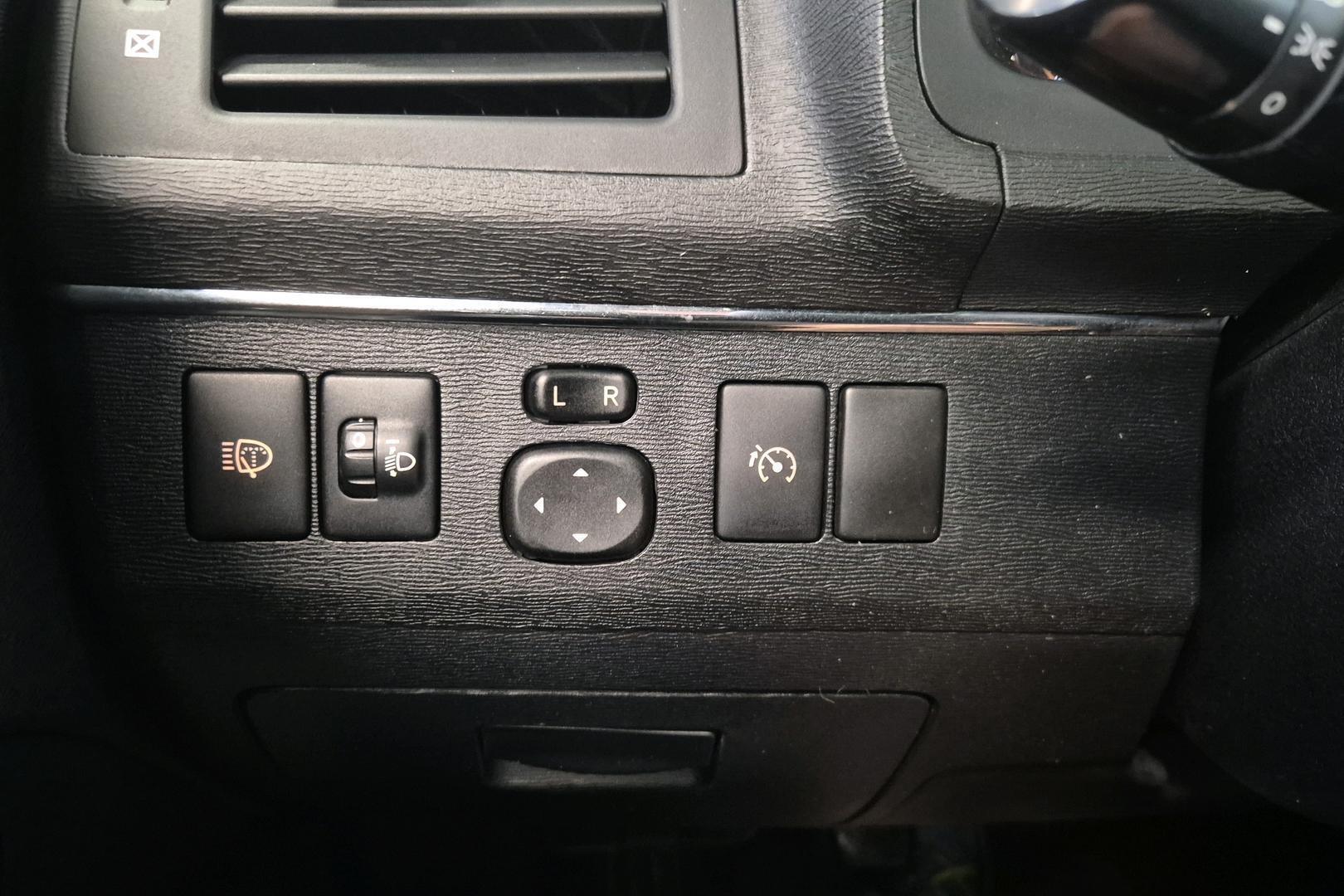 TOYOTA Avensis 2011