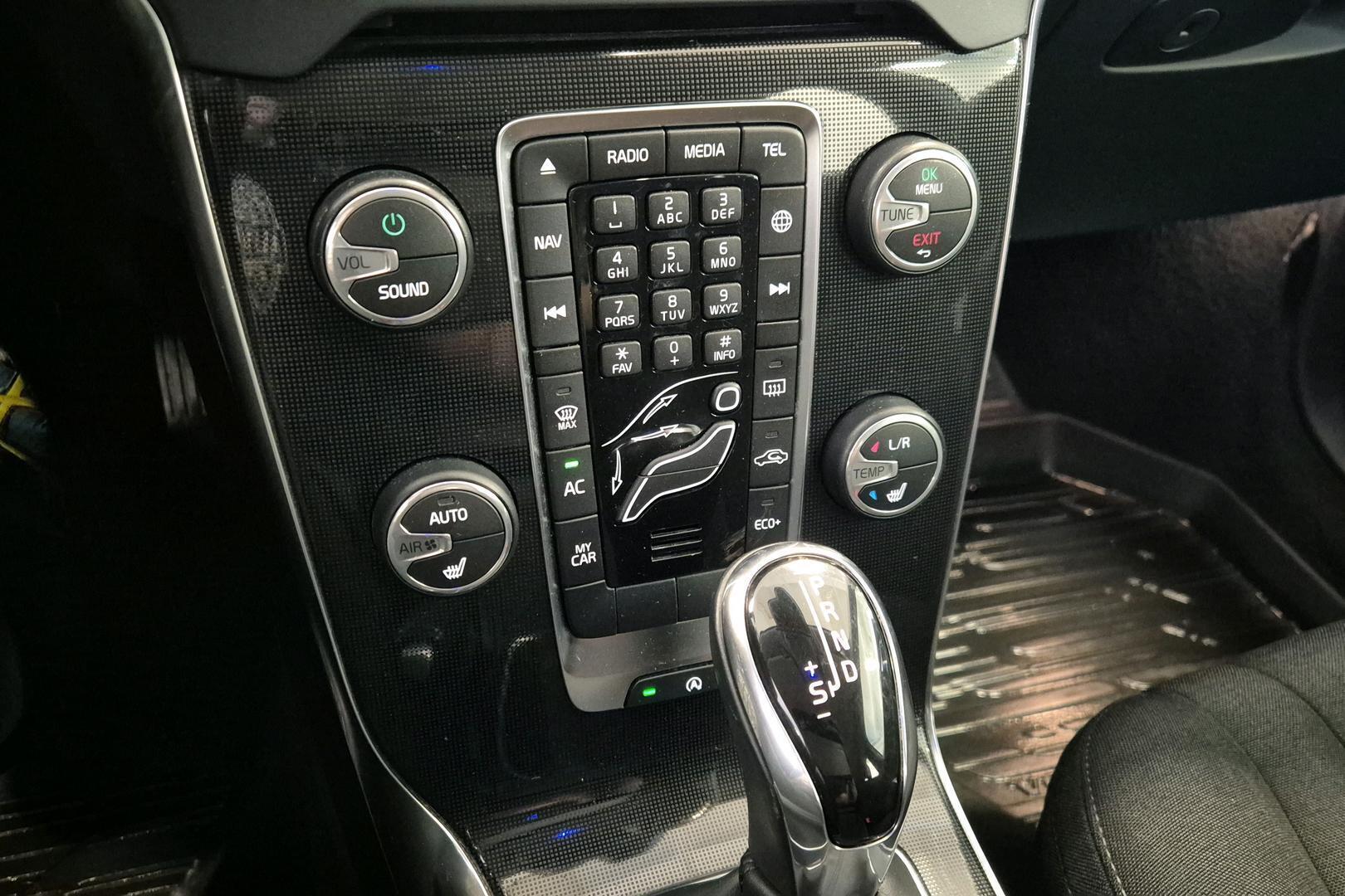 VOLVO V40 2018