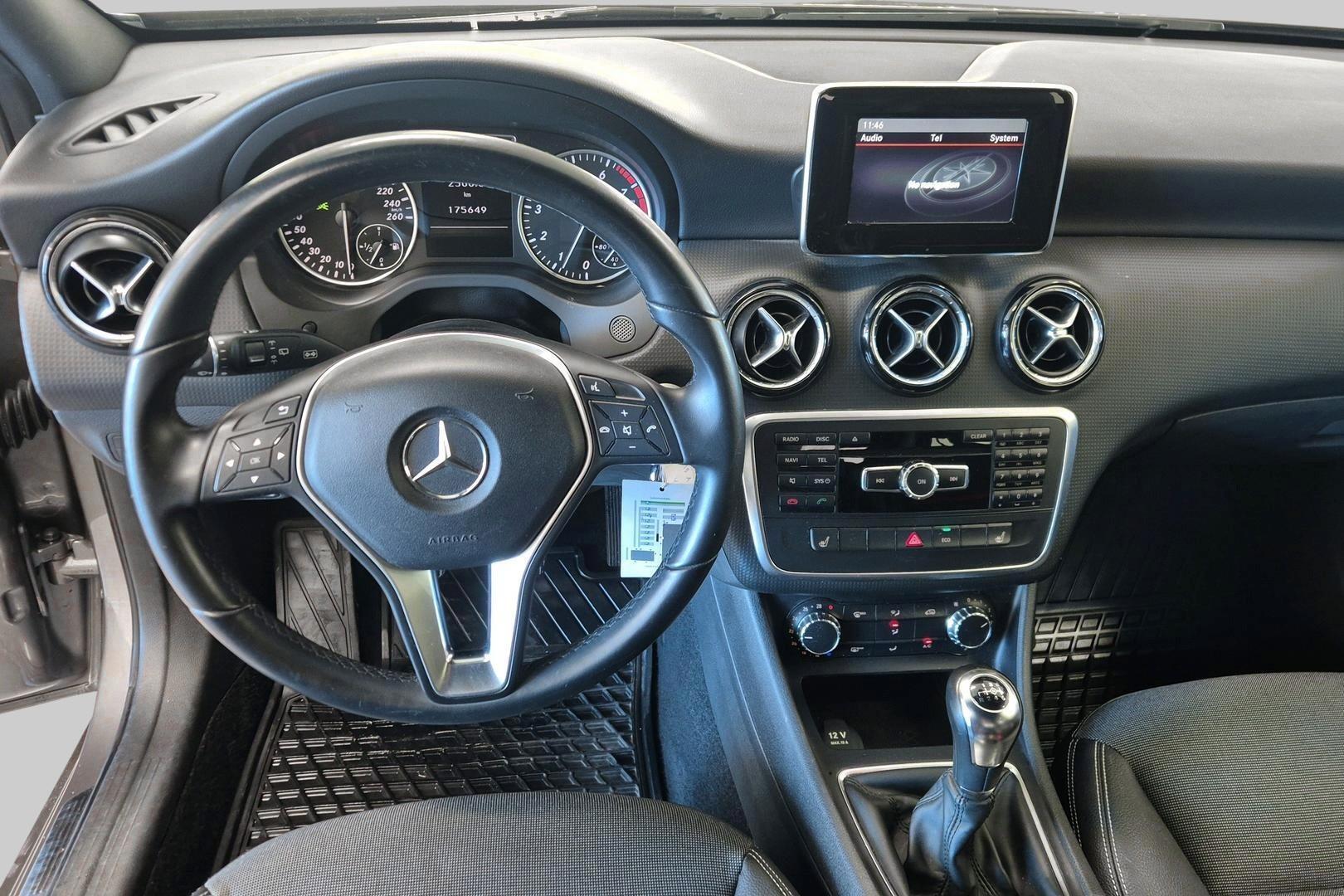 MERCEDES-BENZ A 2013
