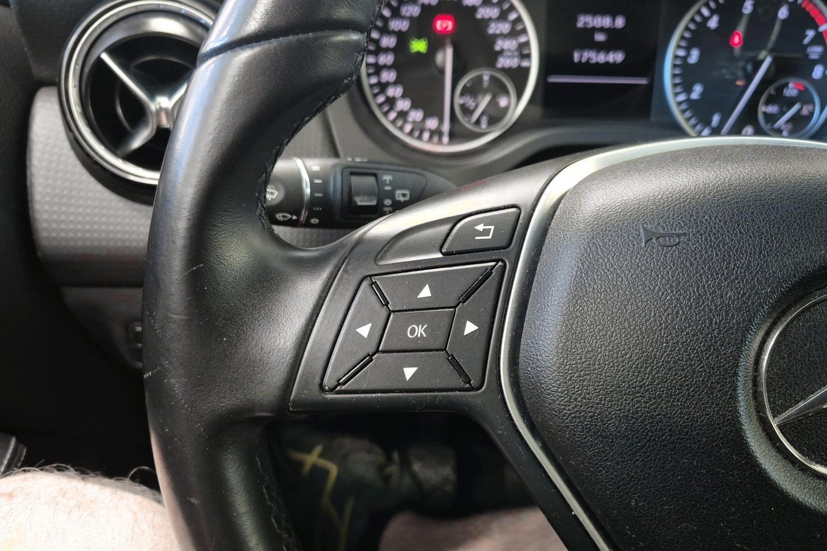 MERCEDES-BENZ A 2013
