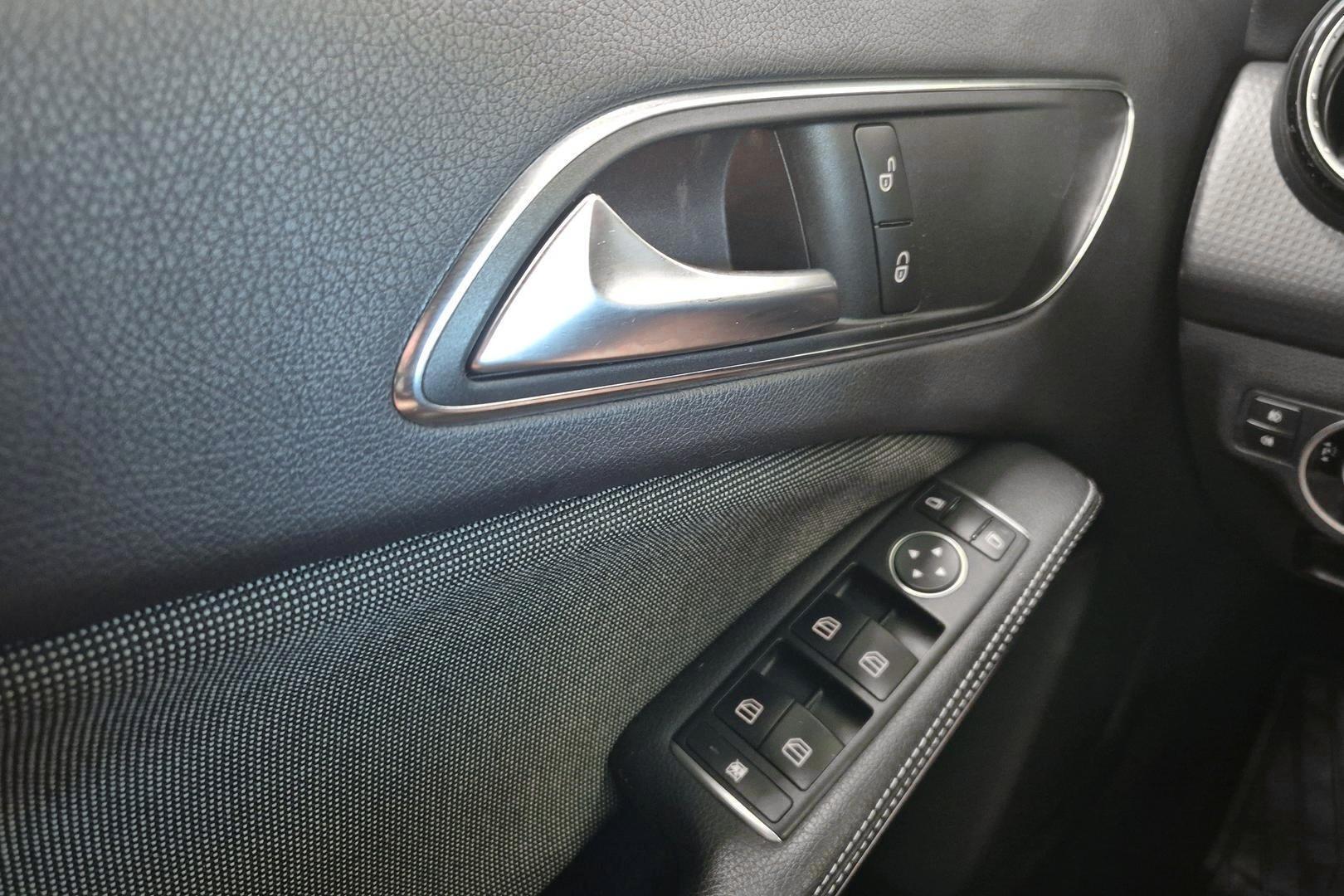 MERCEDES-BENZ A 2013