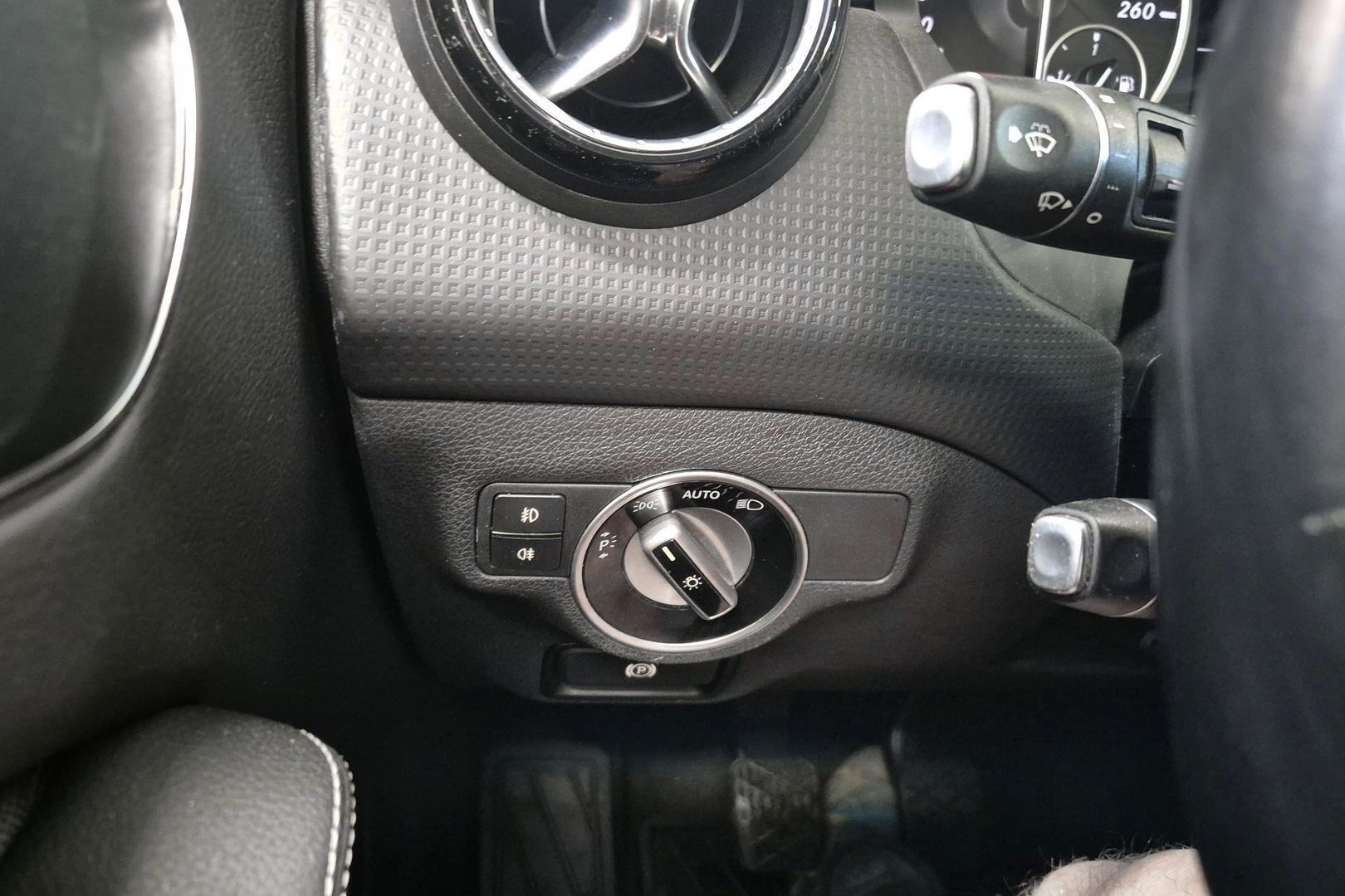 MERCEDES-BENZ A 2013