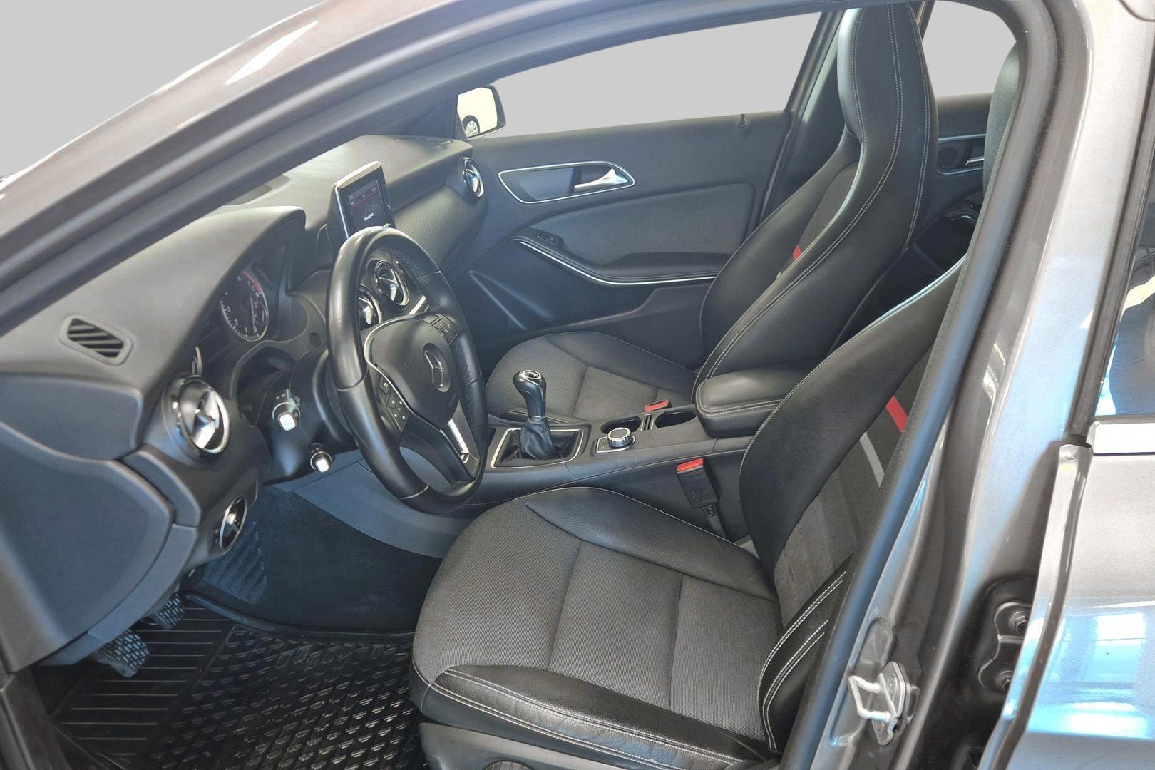 MERCEDES-BENZ A 2013