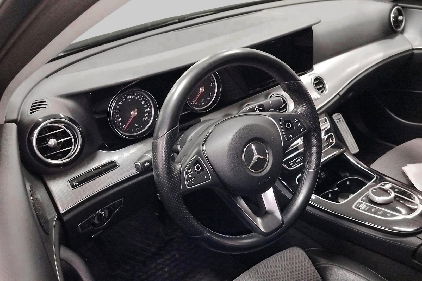 MERCEDES-BENZ E 2017
