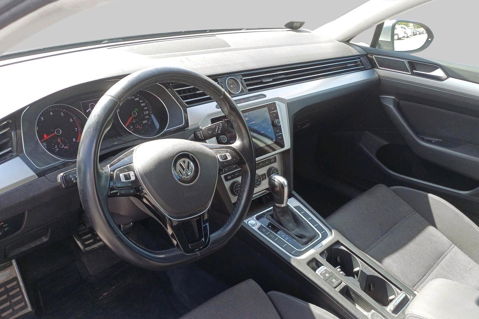 VOLKSWAGEN Passat 2018