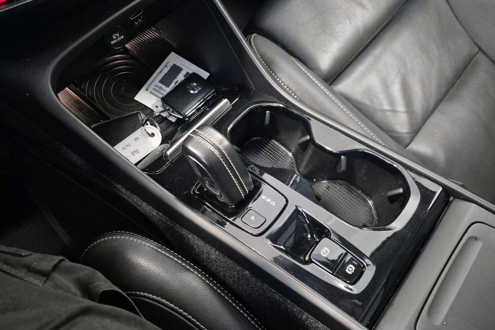 VOLVO XC40 2018