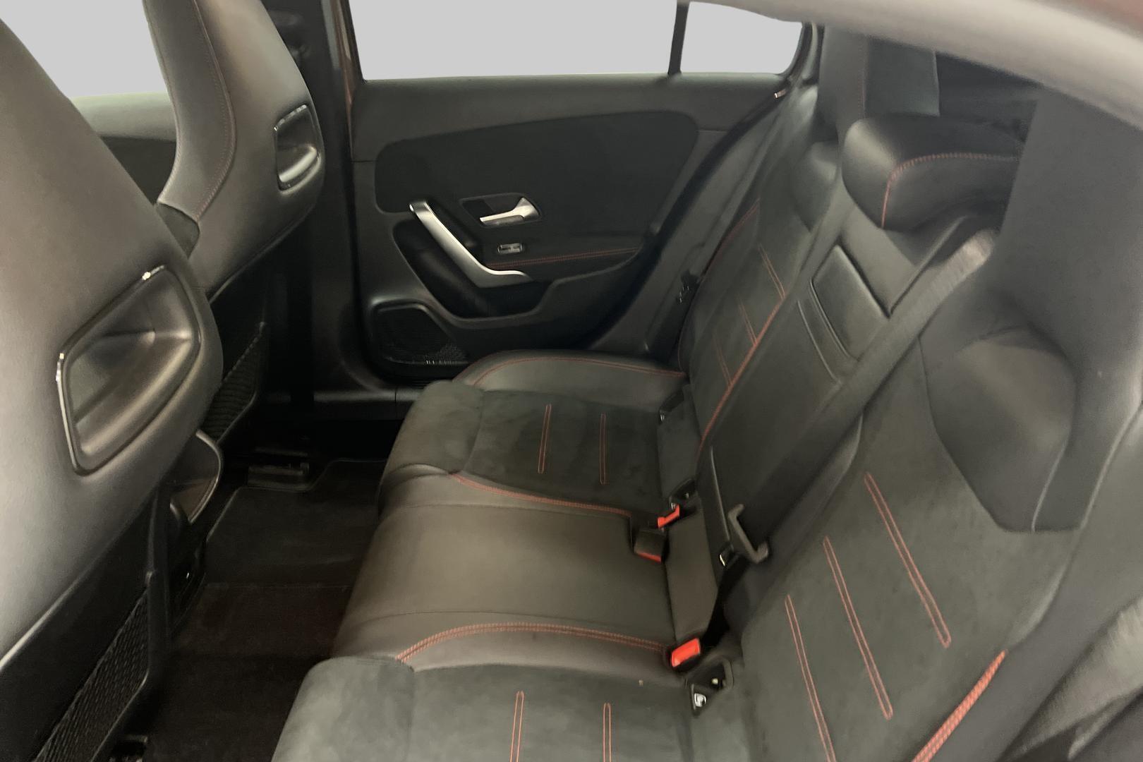 MERCEDES-BENZ A 2022