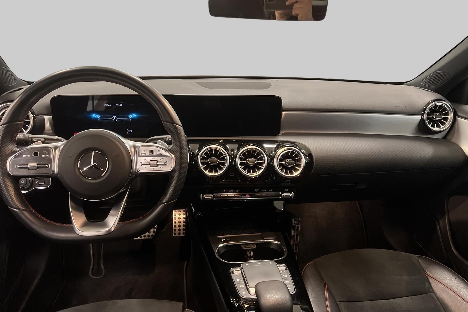 MERCEDES-BENZ A 2022