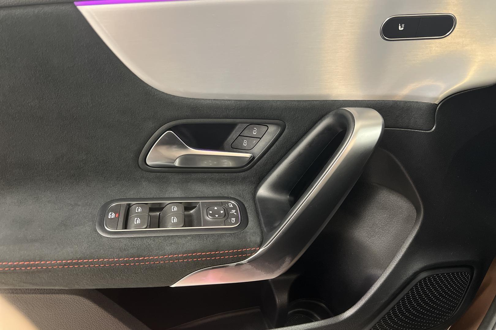 MERCEDES-BENZ A 2022