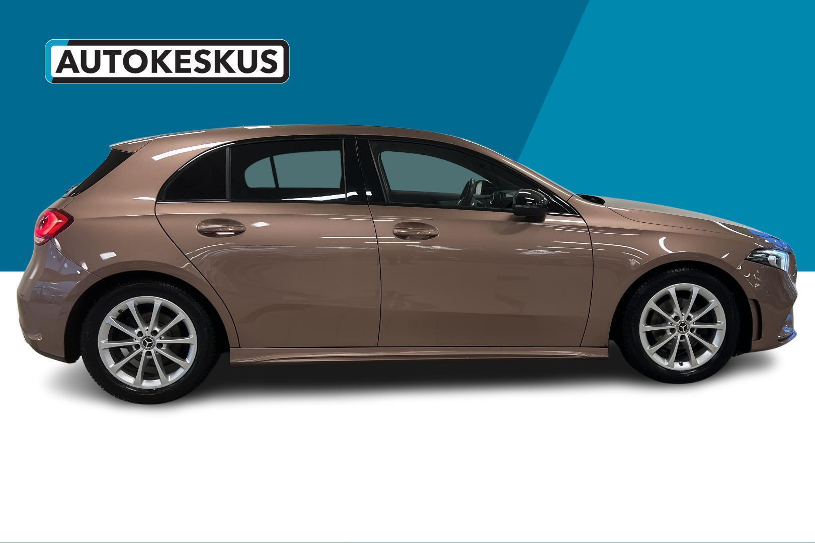 MERCEDES-BENZ A 2022