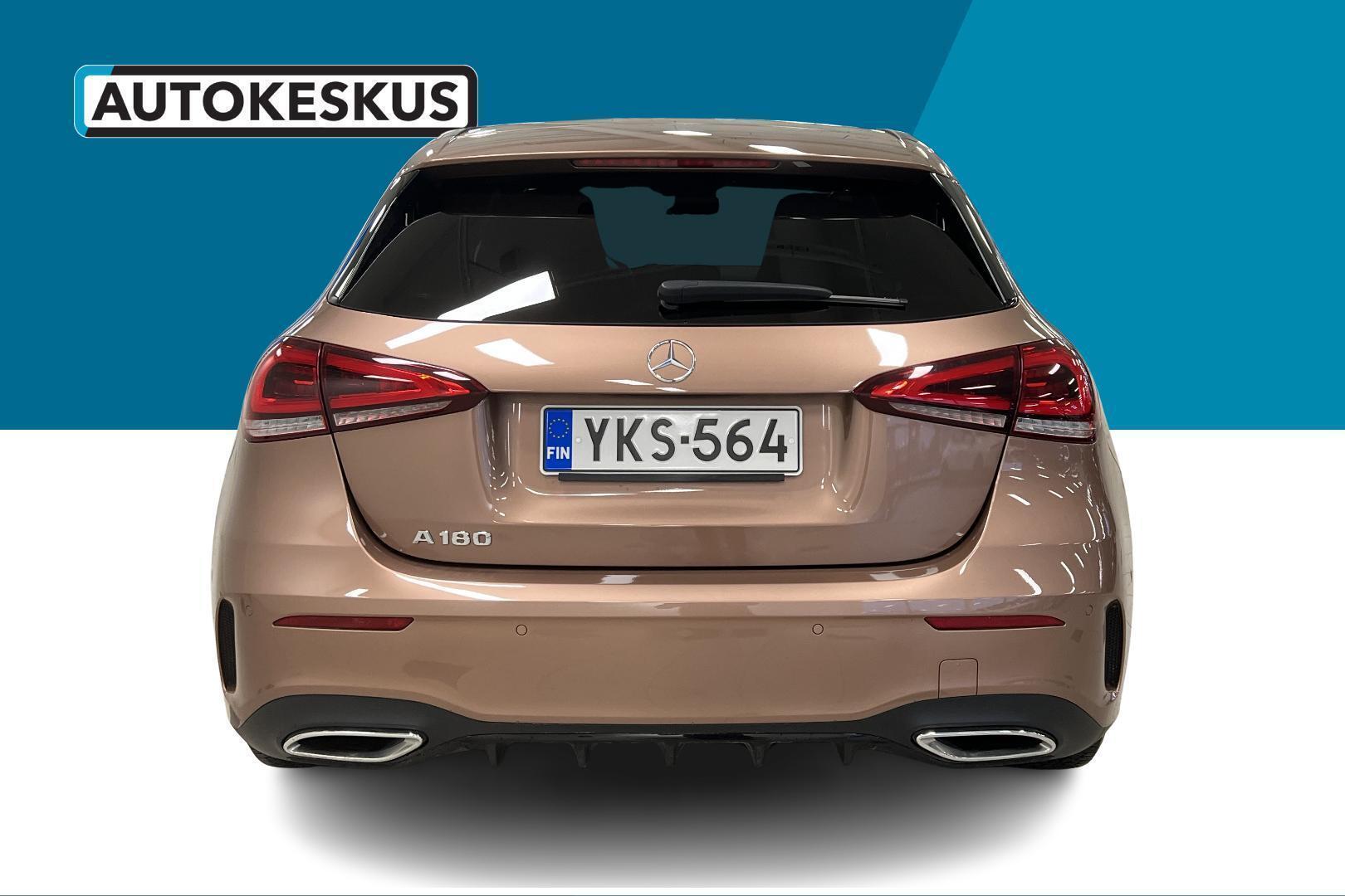 MERCEDES-BENZ A 2022