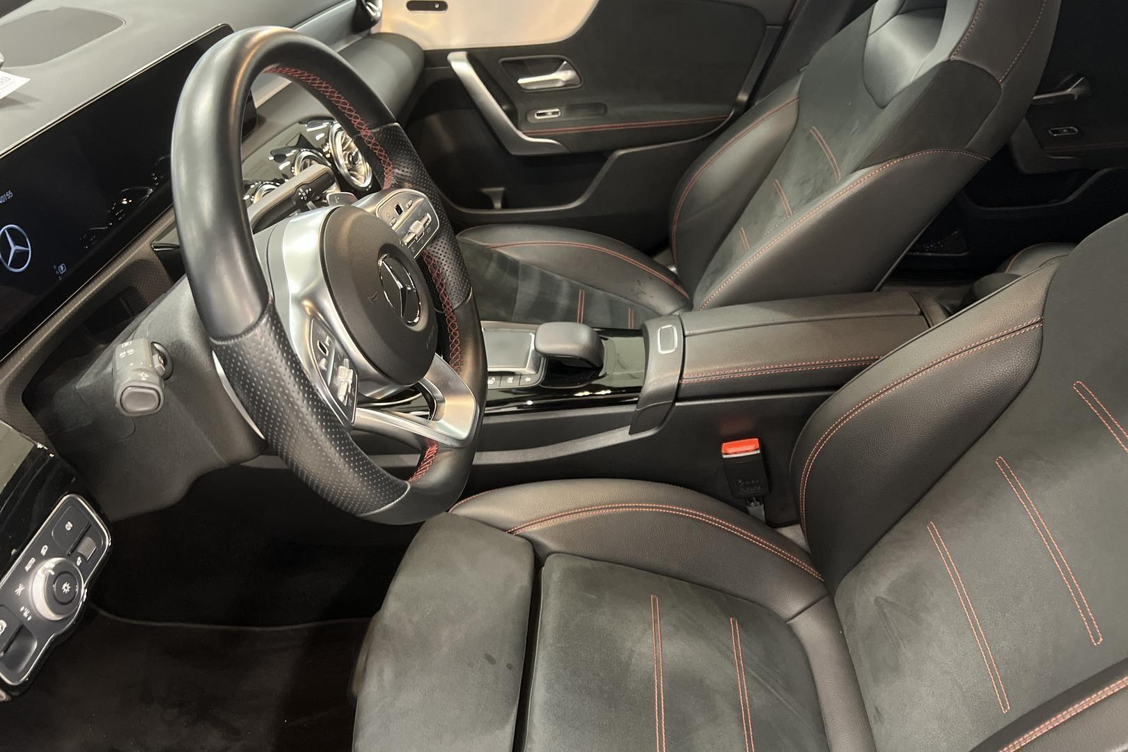 MERCEDES-BENZ A 2022