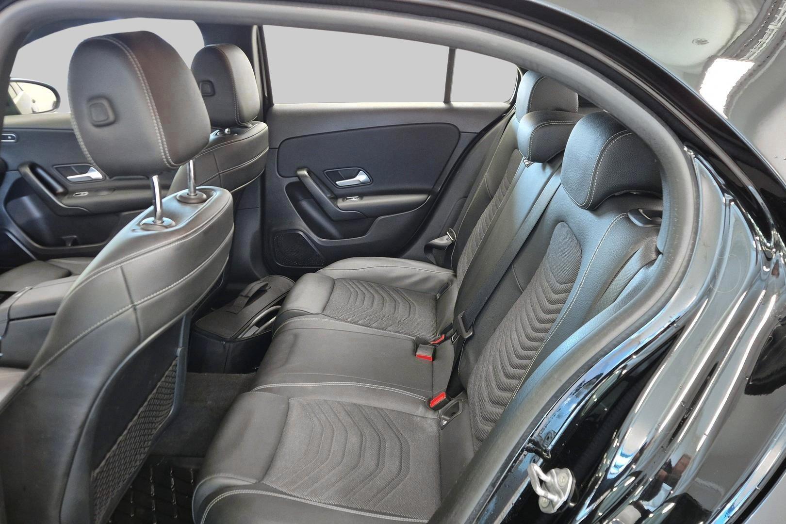 MERCEDES-BENZ A 2021