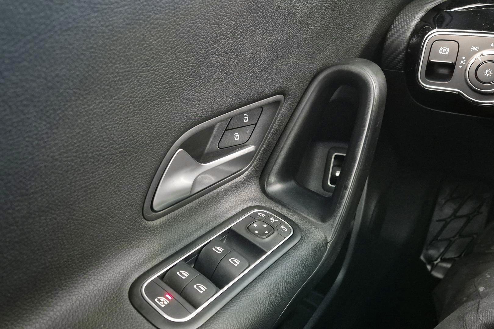 MERCEDES-BENZ A 2021