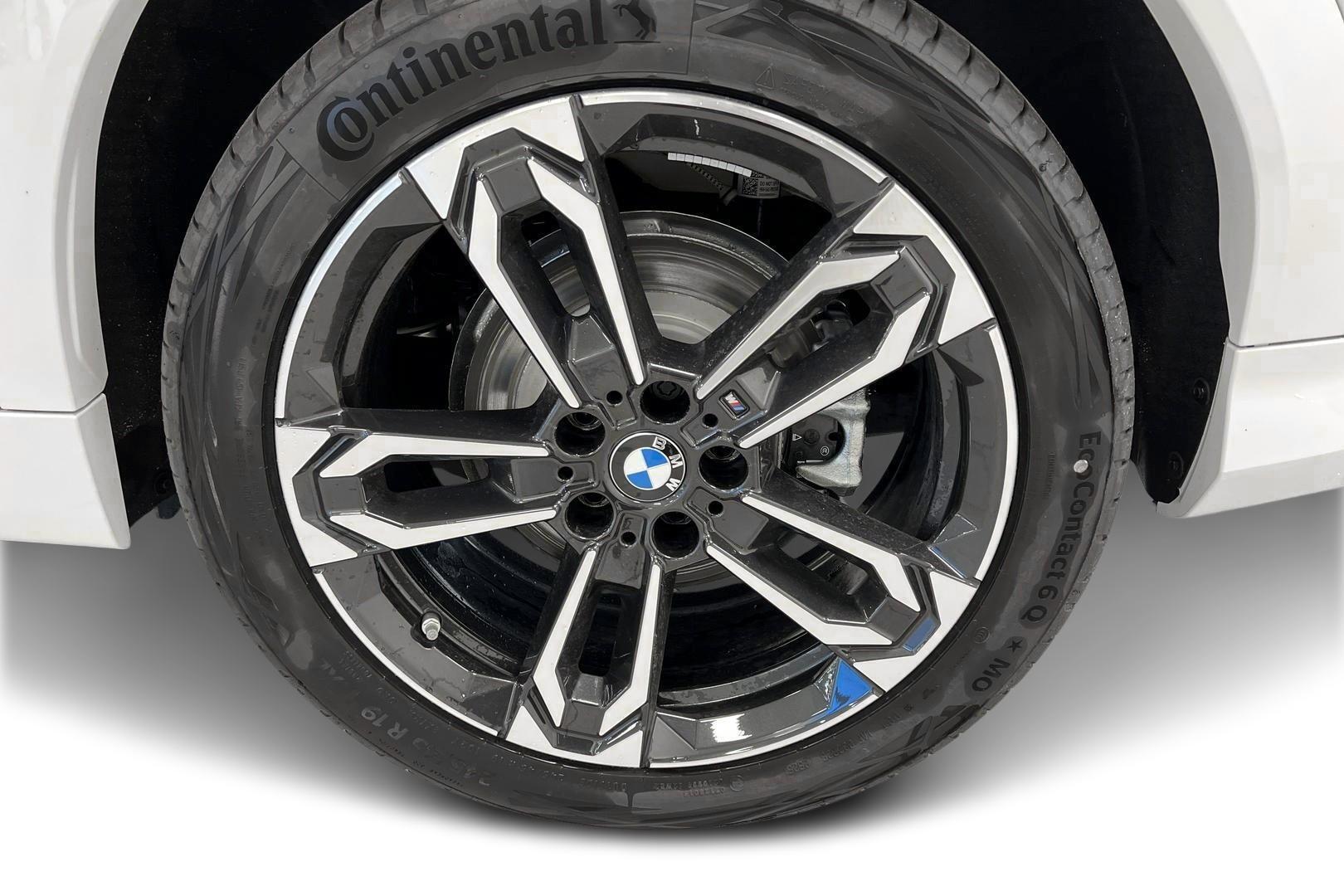 BMW iX2 13