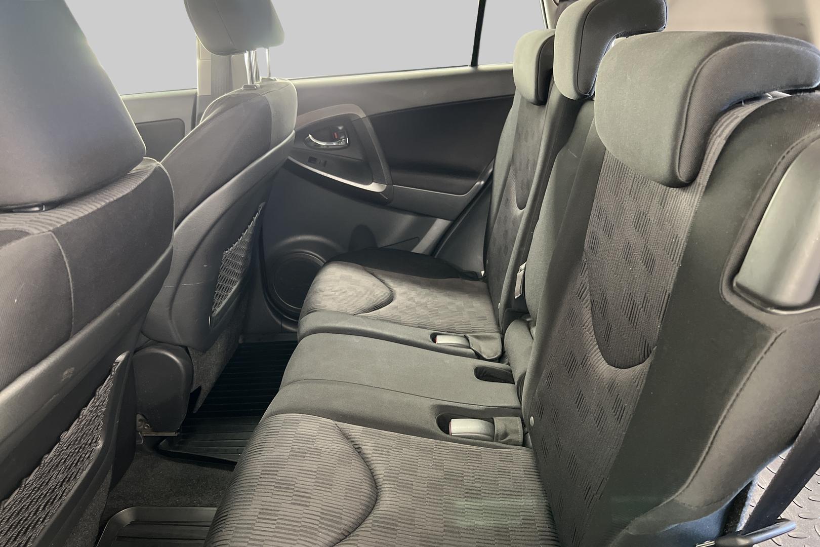 TOYOTA RAV4 2010