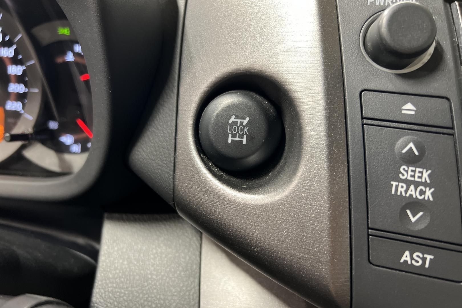 TOYOTA RAV4 2010