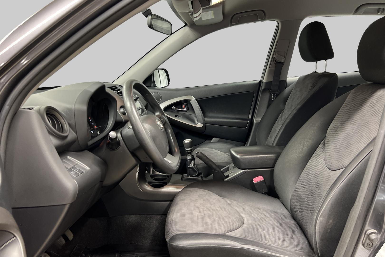 TOYOTA RAV4 2010