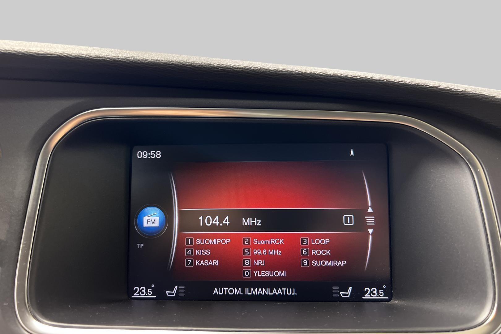 VOLVO V40 2017