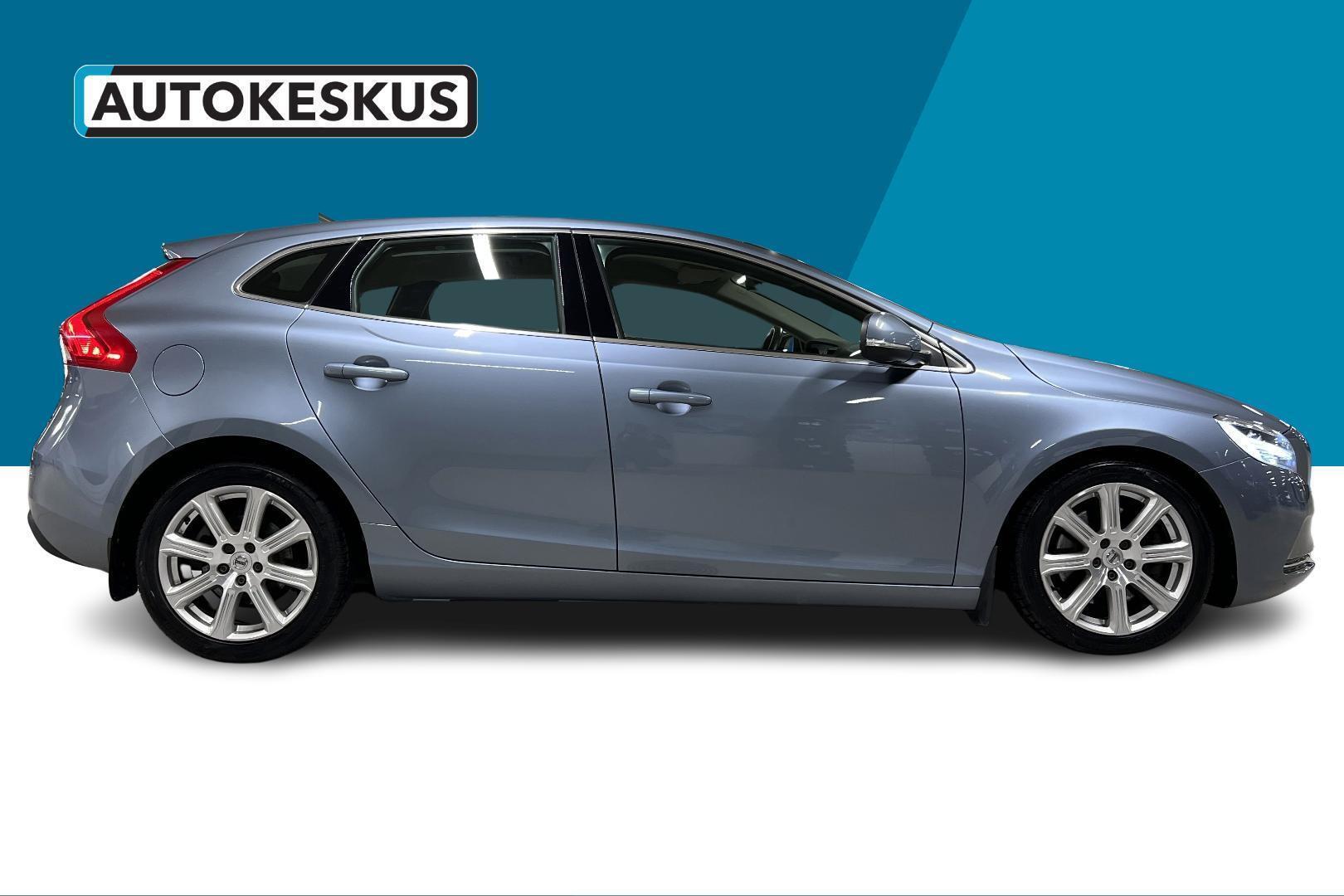 VOLVO V40 2017