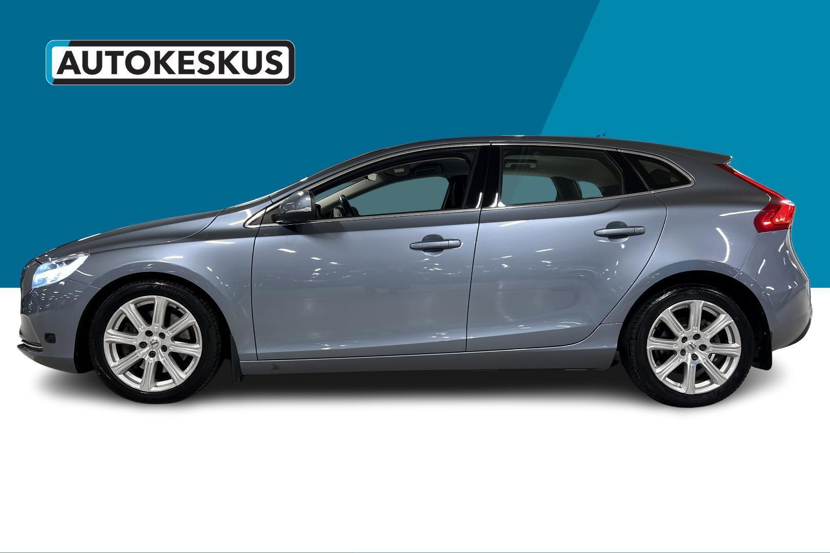 VOLVO V40 2017