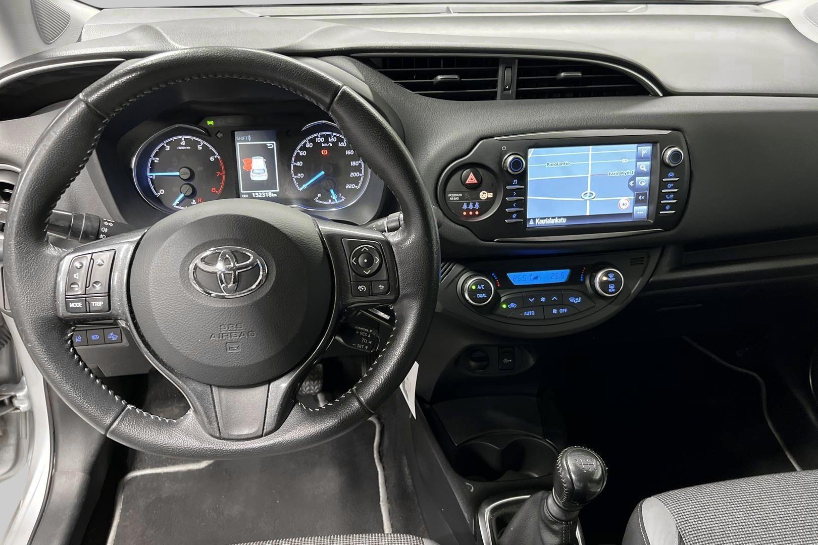 TOYOTA Yaris 2019