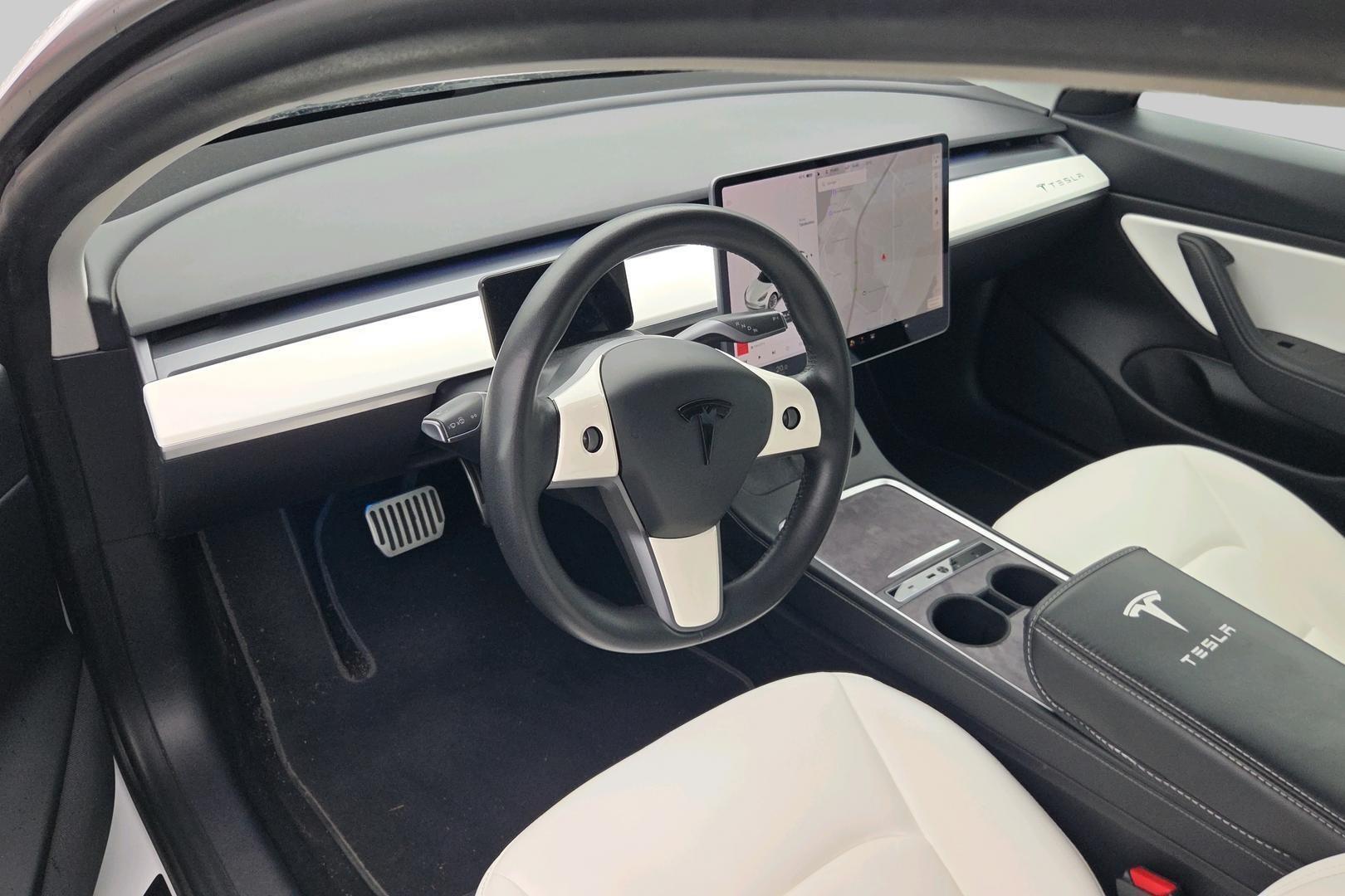 TESLA Model 3 2021
