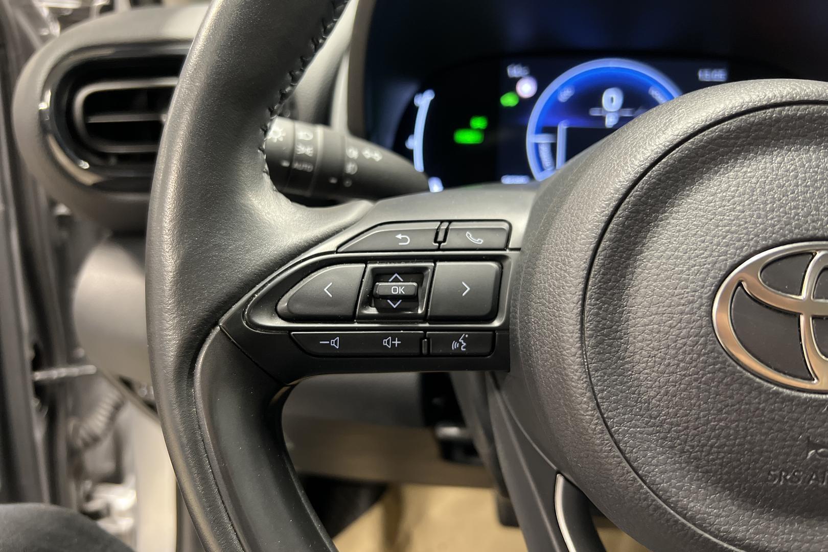 TOYOTA Yaris Cross 2025