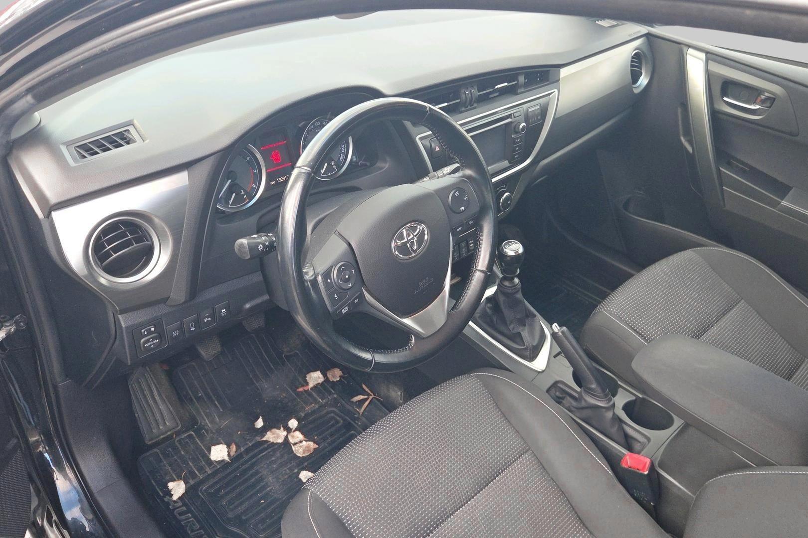 TOYOTA Auris 2014