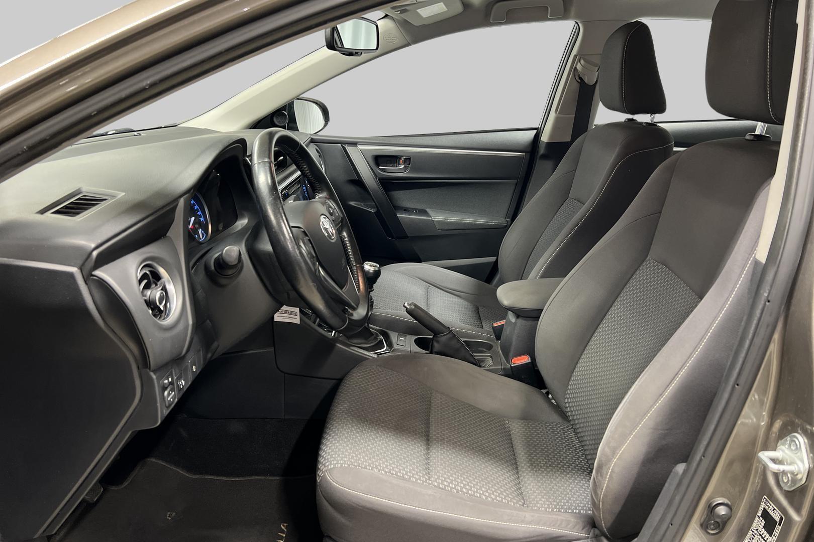 TOYOTA Corolla 9